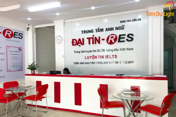 Bảng hiệu trung tâm ngoại ngữ độc đáo sáng tạo