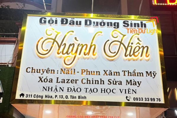 Bảng alu đẹp có đèn hắt sáng chân chữ nổi 