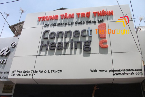 Mẫu bảng hiệu alu trắng
