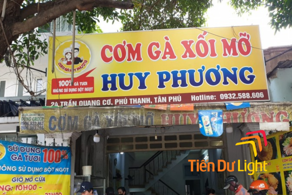 Bảng hiệu cơm chiên gà xối mỡ 