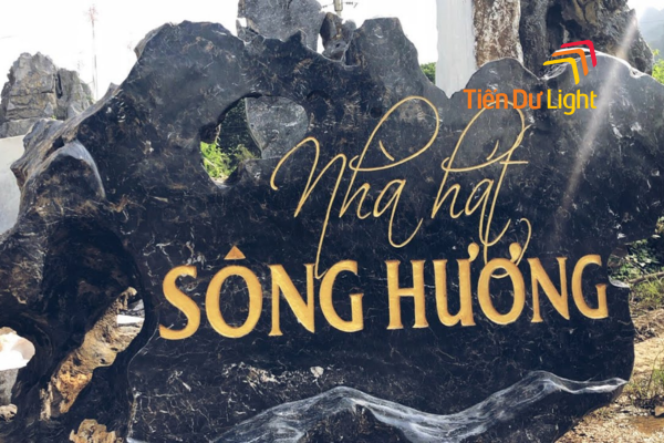 Bảng hiệu bằng đá cổ điển