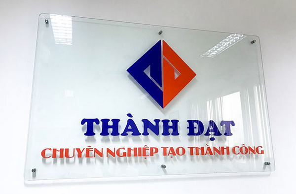 Bảng hiệu dán decal có ưu, nhược điểm riêng