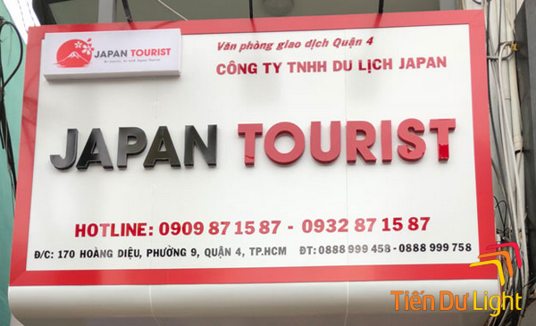 Bảng hiệu dịch vụ du lịch rõ ràng, ấn tượng