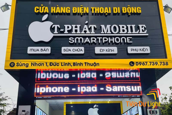 Bảng hiệu điện thoại đứng thường được đặt vuông góc với mặt tiền