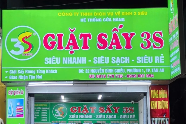 Bảng hiệu giặt ủi hộp đèn