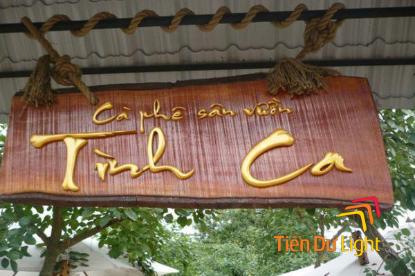 Mẫu bảng hiệu gỗ treo đẹp, ấn tượng