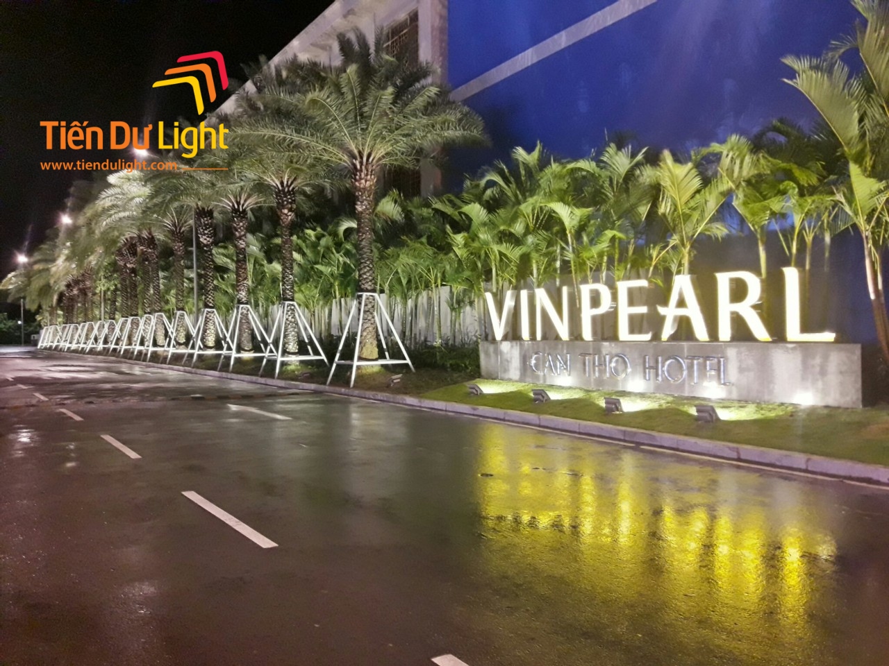 Bộ chữ Vinpearl Cần Thơ Hotel inox mặt mica sáng đèn