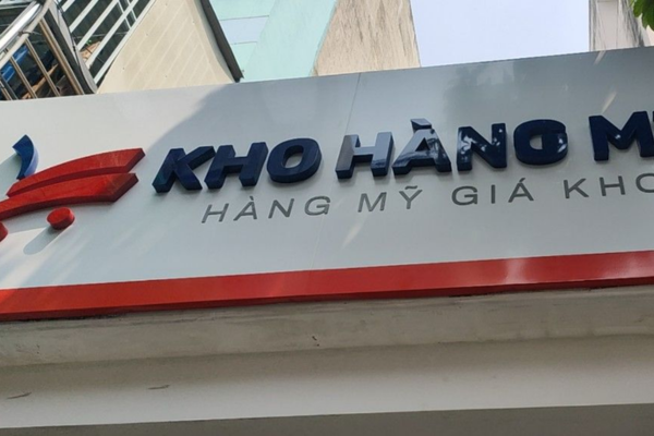 Bảng hiệu kho hàng chữ nổi