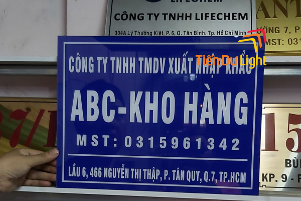 Biển mica công ty kho hàng