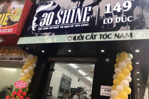 Bảng hiệu màu đen chữ nổi sáng mặt
