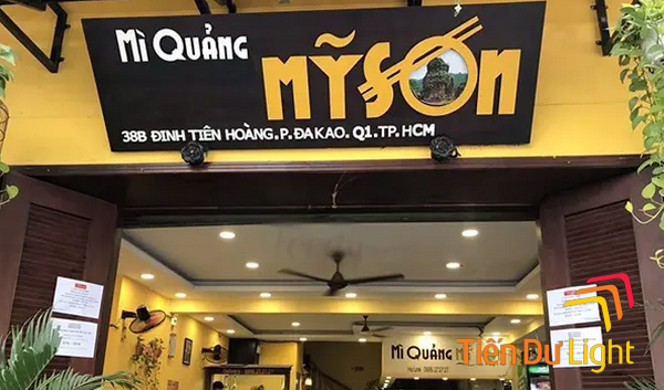 Đặc điểm của bảng hiệu mì quảng