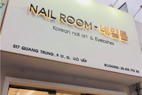 Bảng hiệu nail đơn giản chữ nổi hắt sáng chân