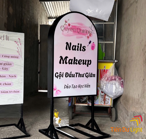 Biển hiệu nail kết hợp đèn Led nổi bật cả đêm lẫn ngày