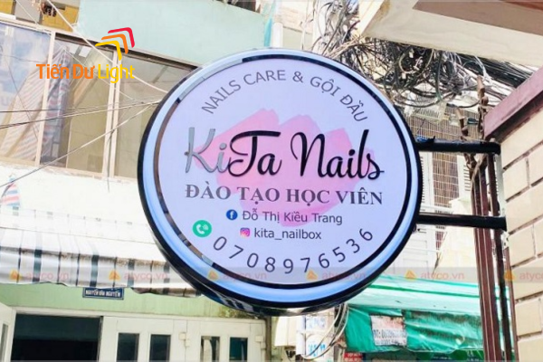 Bảng hiệu tiệm nail vẫy
