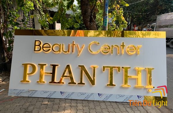 Lý do nên chọn bảng hiệu nền trắng chữ vàng