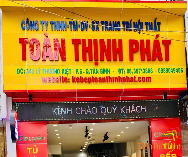 Thiết kế bảng hiệu nền vàng chữ đỏ tinh tế, tạo ấn tượng mạnh