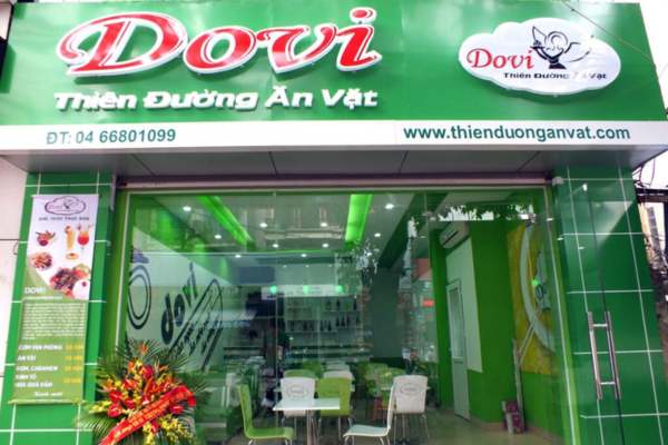 Ứng dụng nền xanh chữ đỏ trong quảng cáo