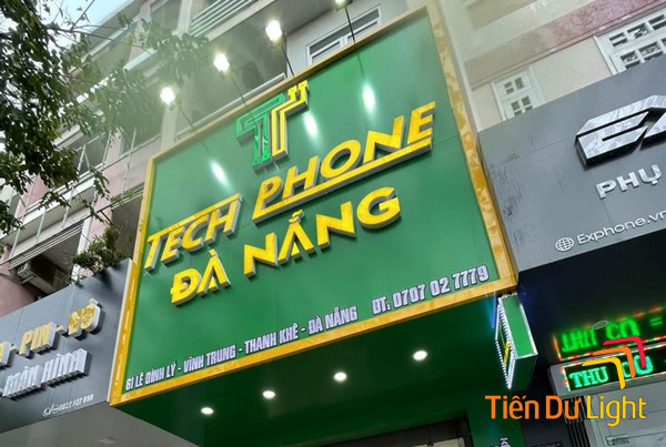 Mẫu bảng hiệu nền xanh chữ vàng ấn tượng
