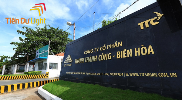 Bảng hiệu nhà máy có nhiều kiểu dáng, vật liệu khác nhau
