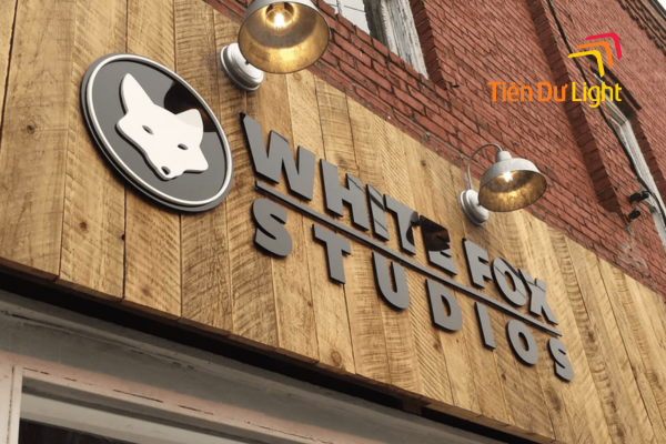 Bảng hiệu pet shop nền gỗ chữ nổi phong cách vintage