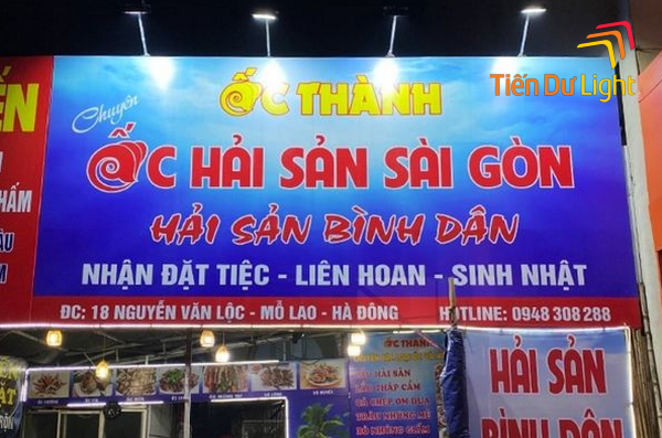 Biển hiệu quán ốc với thiết kế sáng tạo, màu sắc nổi bật