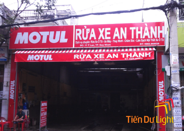 Bảng hiệu rửa xe được làm từ nhiều chất liệu khác nhau