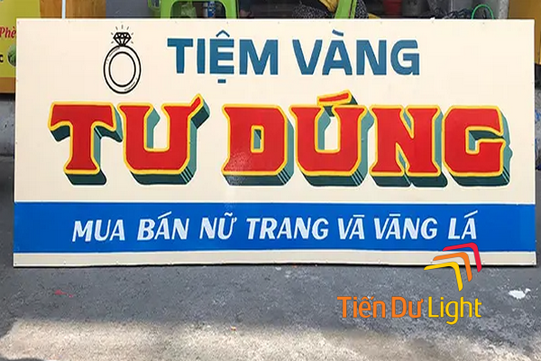 Bảng hiệu Sài Gòn xưa thiết kế mộc mạc, đơn giản