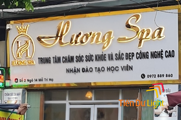 Bảng hiệu spa đơn giản nhưng không kém phần ấn tượng
