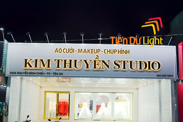 Bảng hiệu alu led hắt chân