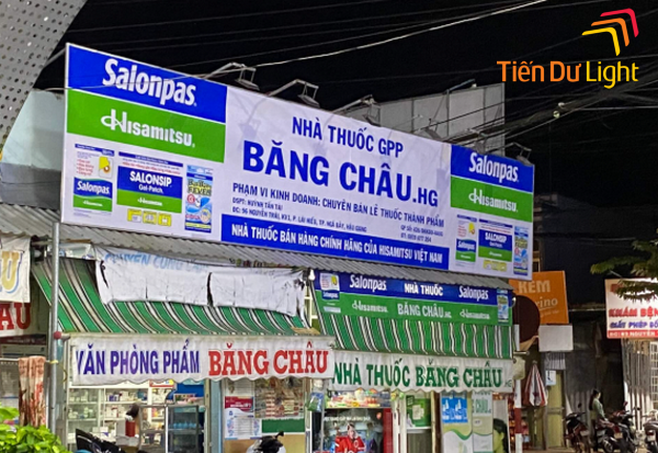 Ưu điểm của bảng hiệu tôn dán decal