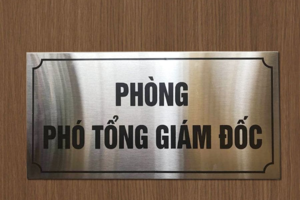 Biển hiệu trước phòng ban