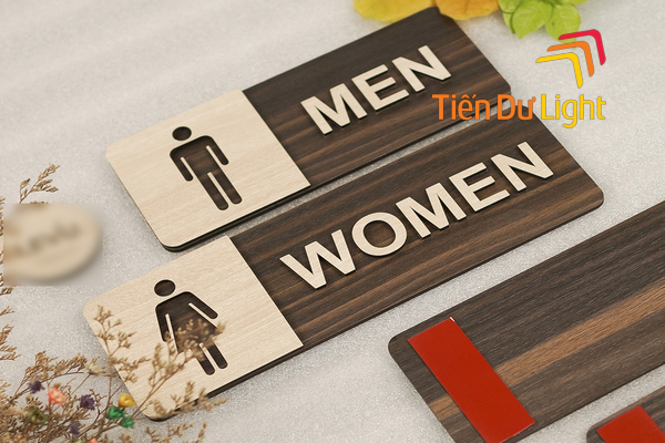 Biển WC bằng gỗ