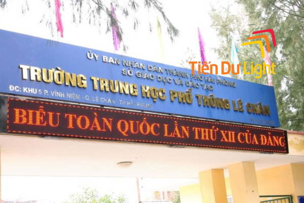 Ứng dụng đèn led chạy chữ ngoài trời 