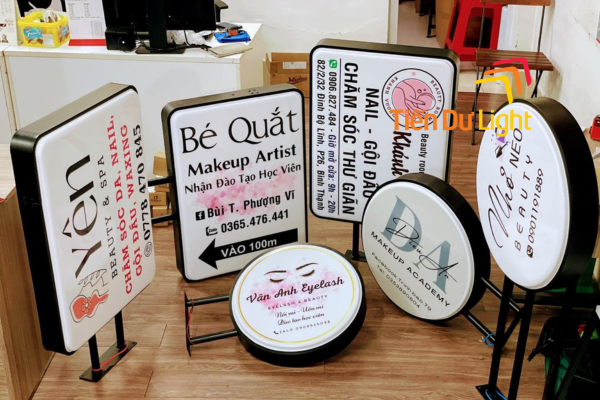 Biển quảng cáo nhỏ mica hút nổi