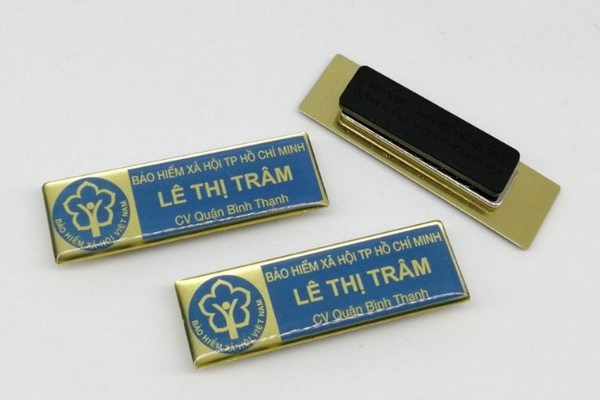 Bảng tên nhân viên cài áo mica