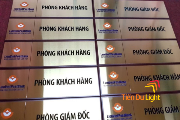 Sử dụng tên phòng giúp không gian làm việc chuyên nghiệp