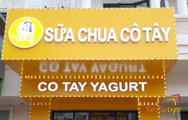 Biển quảng cáo chữ nổi trên nền alu nổi bật, sang trọng