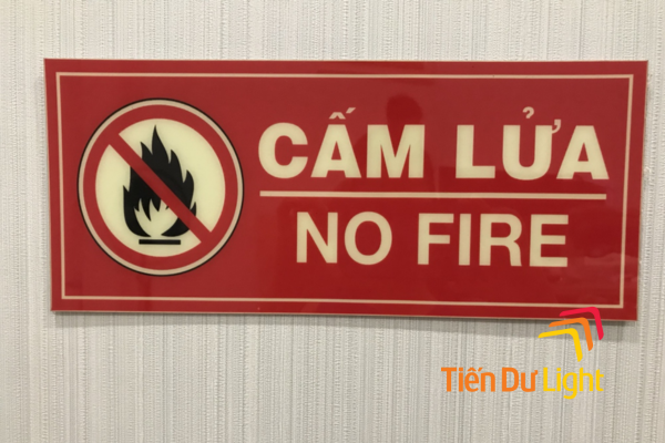 Kích thước biển báo phải tỉ lệ với khoảng cách quan sát