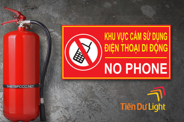 Lắp đặt biển cấm sử dụng điện thoại ở vị trí hợp lý dễ nhìn thấy