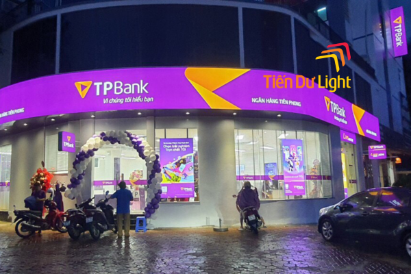 Làm biển bạt hộp đèn gia tăng nhận diện hiệu quả