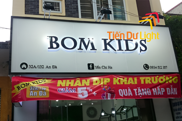Biển quảng cáo shop quần áo in bạt 