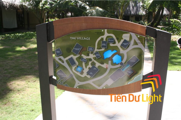 Biển chỉ dẫn là hệ thống biển bảng hướng dẫn vị trí địa điểm du lịch