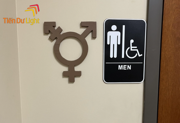 Có nhiều kiểu dáng biển chỉ dẫn nhà vệ sinh