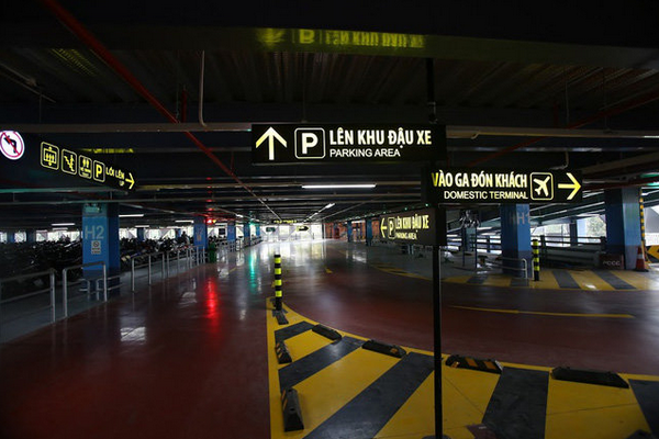 Biển chỉ dẫn tiếng Anh là gì? Giải đáp chi tiết