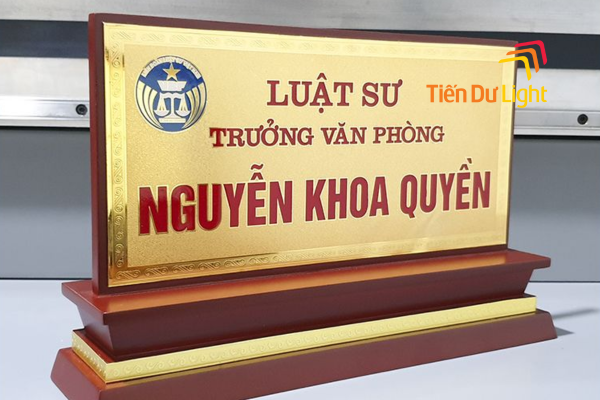 Bảng tên để bàn thể hiện sự chuyên nghiệp 