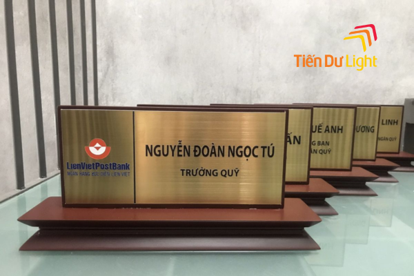 Biển chức danh inox đế gỗ