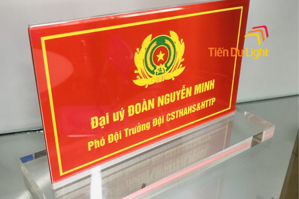 Biển chức danh mica