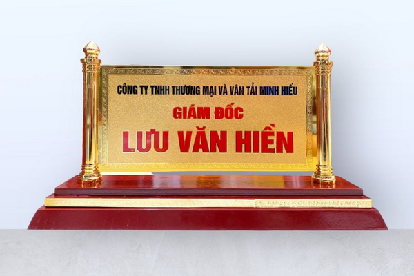 Thi công biển chức danh đồng uy tín, chất lượng