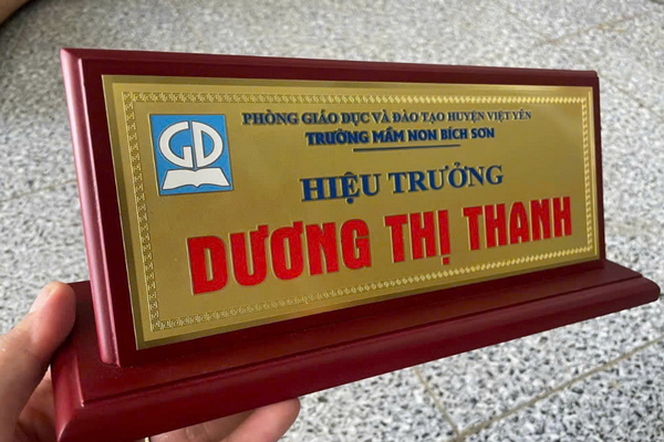 Lý do nên làm biển chức danh hiệu trưởng