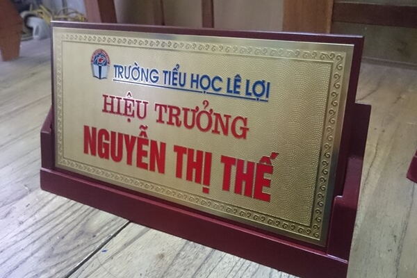 Những điều cần biết về biển chức danh hiệu trưởng